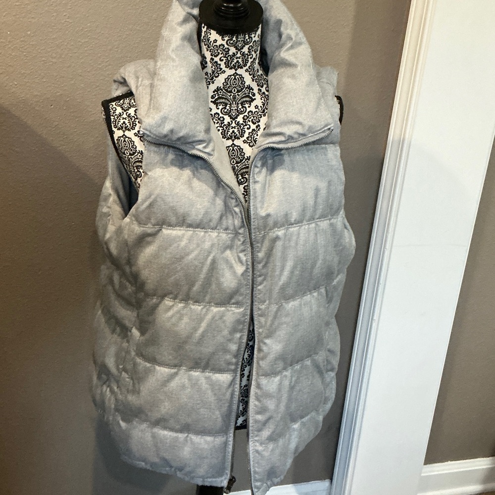 Old Navy Women's Light Gray Puffer Vest Size XL